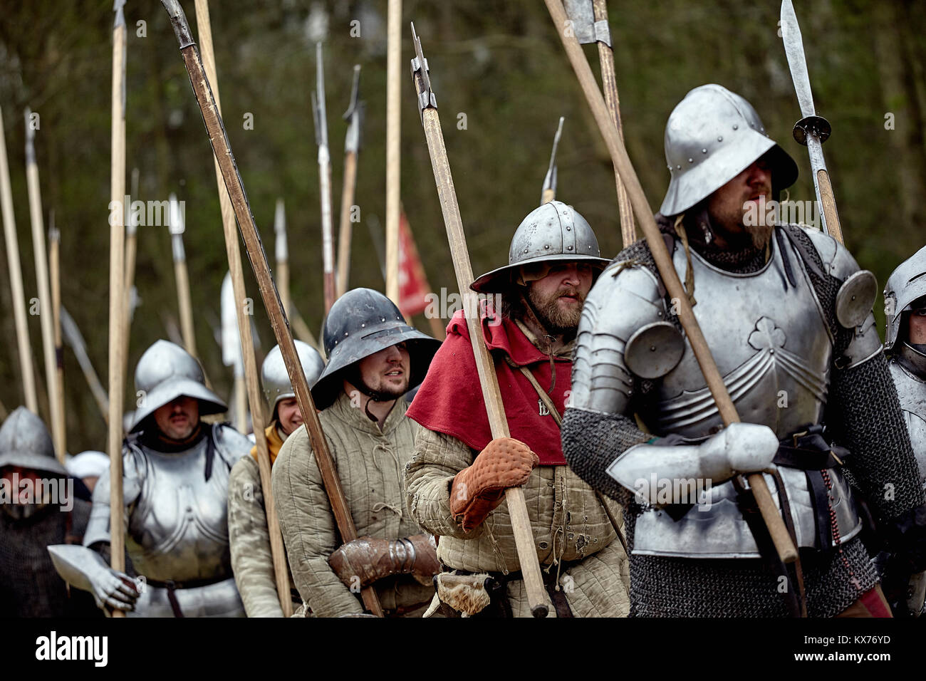 Guerrier de l'Europe médiévale. Bataille médiévale (reconstitution)  République tchèque, Libusin, 25.04.2015 Photo Stock - Alamy