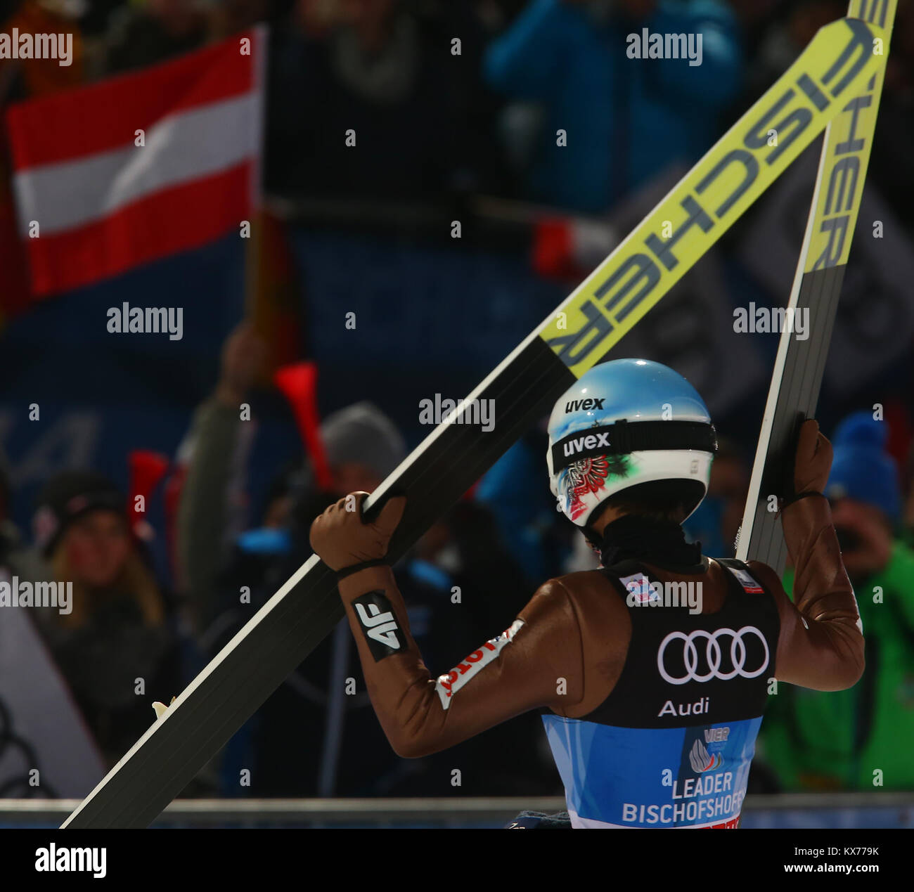 Bischofshofen, Autriche. 06th, Jan 2018. La Pologne Kamil Stoch, célèbre sa victoire face de partisans à Bischofshofen, stade après le winning​ la Coupe du monde nordique 66e tournoi quatre collines en cas de saut à ski Bischofshofen, Autriche, 06 janvier 2018. (PHOTO) Alejandro Sala/Alamy Live News Banque D'Images