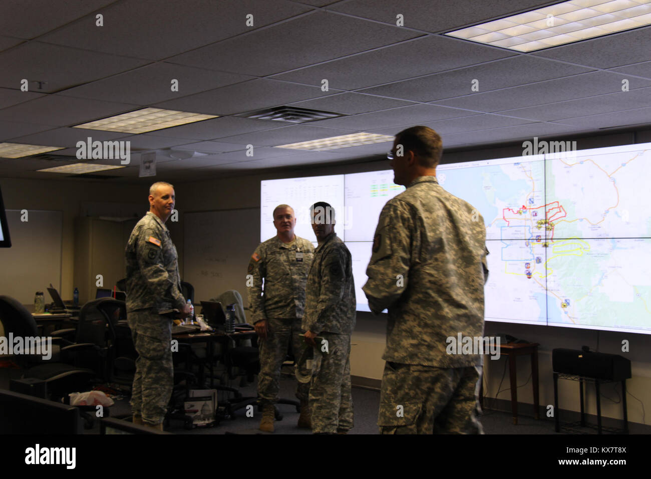 Les membres de la Garde nationale de l'Utah participer au Centre d'opérations conjoint dans le cadre de la formation l'exercice Vigilant Guard Utah 2014, # VGUT14, au siège de la Garde nationale de l'Utah en Draper, Utah, le 2 novembre 2014. Banque D'Images