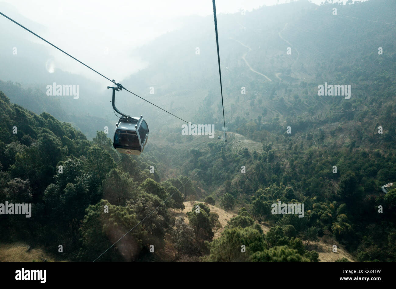 Cable car sur le chemin de la célèbre temple manokamana au Népal Banque D'Images