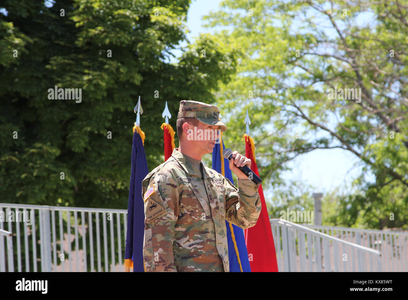 Le colonel Todd Thursby a quitté le commandement de la 65e Brigade d'artillerie au colonel Adam Robinson lors d'une cérémonie le 4 juin 2016, au Camp Williams Banque D'Images