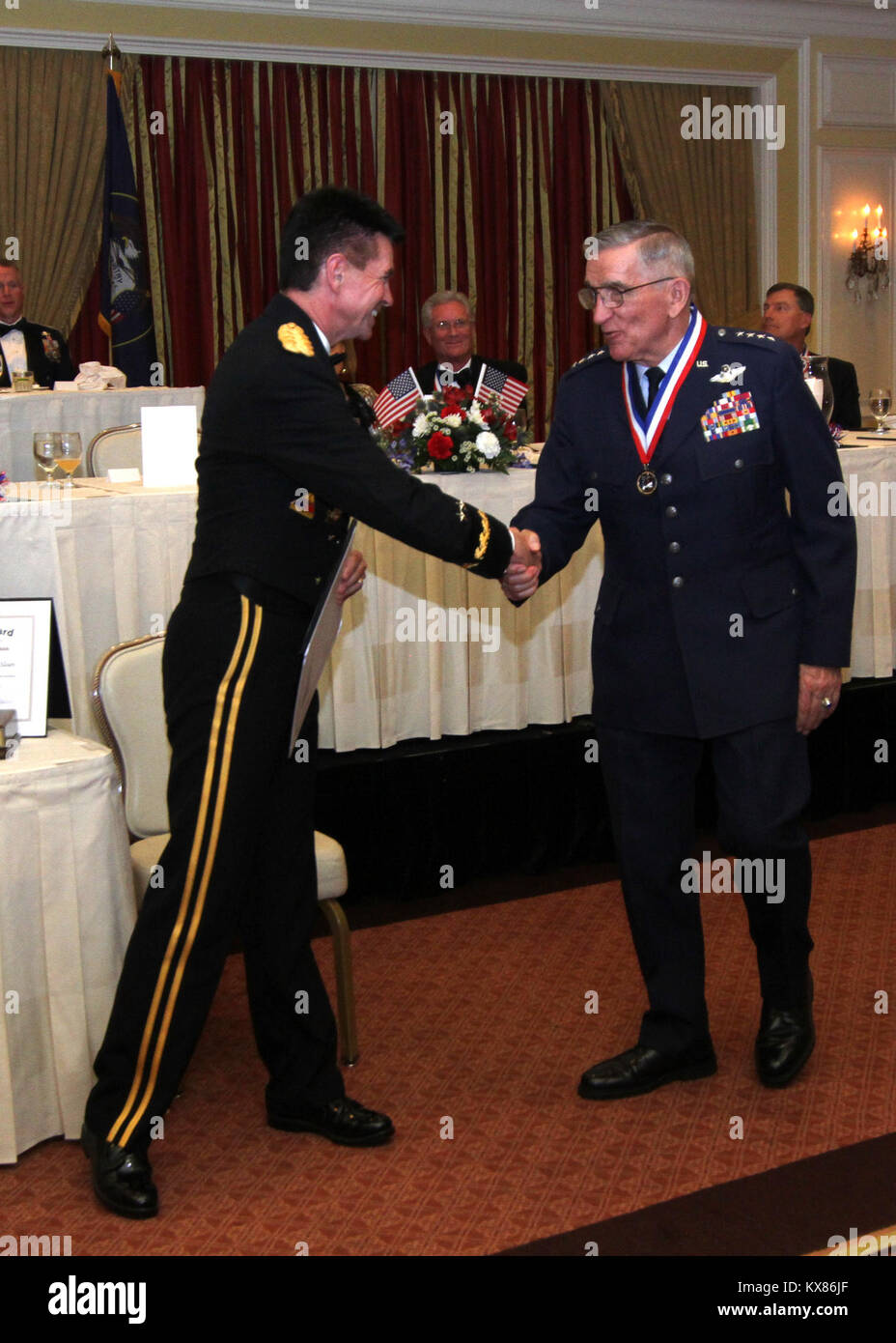 Les corps des colonels honoraires de l'Utah héberge 2016 Minuteman Bronze Awards au Little America, Salt Lake City le 16 juin. L'événement rend hommage et civique des dirigeants locaux et des philanthropes pour leurs contributions et leur dévouement à leurs communautés. Banque D'Images