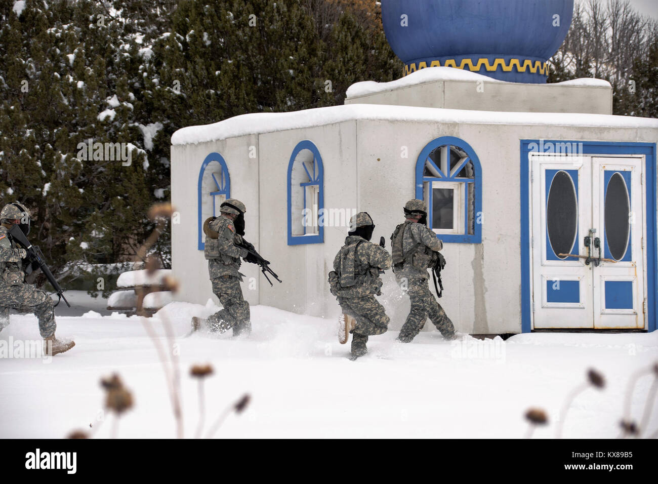 Plus de 150 étudiants sont venus d'un camp à William député il combat à travers les cours de formation sur le terrain agressif qui est fourni par le 640th RTI au Camp Williams, Utah le 24 janvier 2017. Banque D'Images