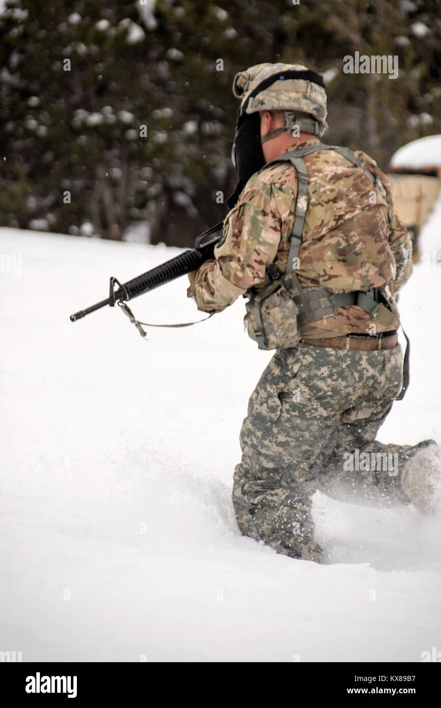 Plus de 150 étudiants sont venus d'un camp à William député il combat à travers les cours de formation sur le terrain agressif qui est fourni par le 640th RTI au Camp Williams, Utah le 24 janvier 2017. Banque D'Images