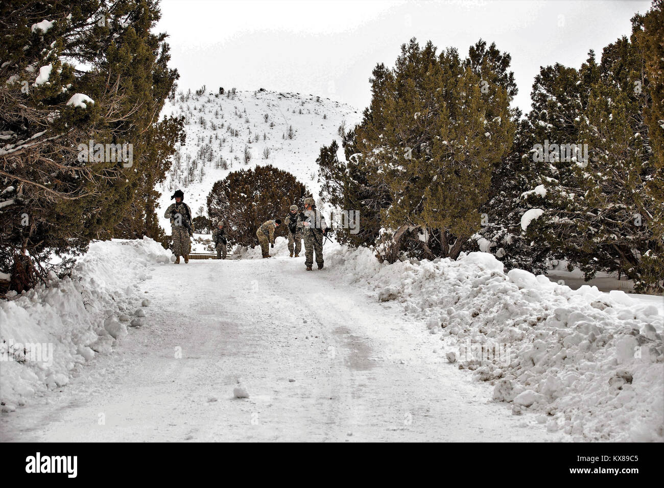 Plus de 150 étudiants sont venus d'un camp à William député il combat à travers les cours de formation sur le terrain agressif qui est fourni par le 640th RTI au Camp Williams, Utah le 24 janvier 2017. Banque D'Images