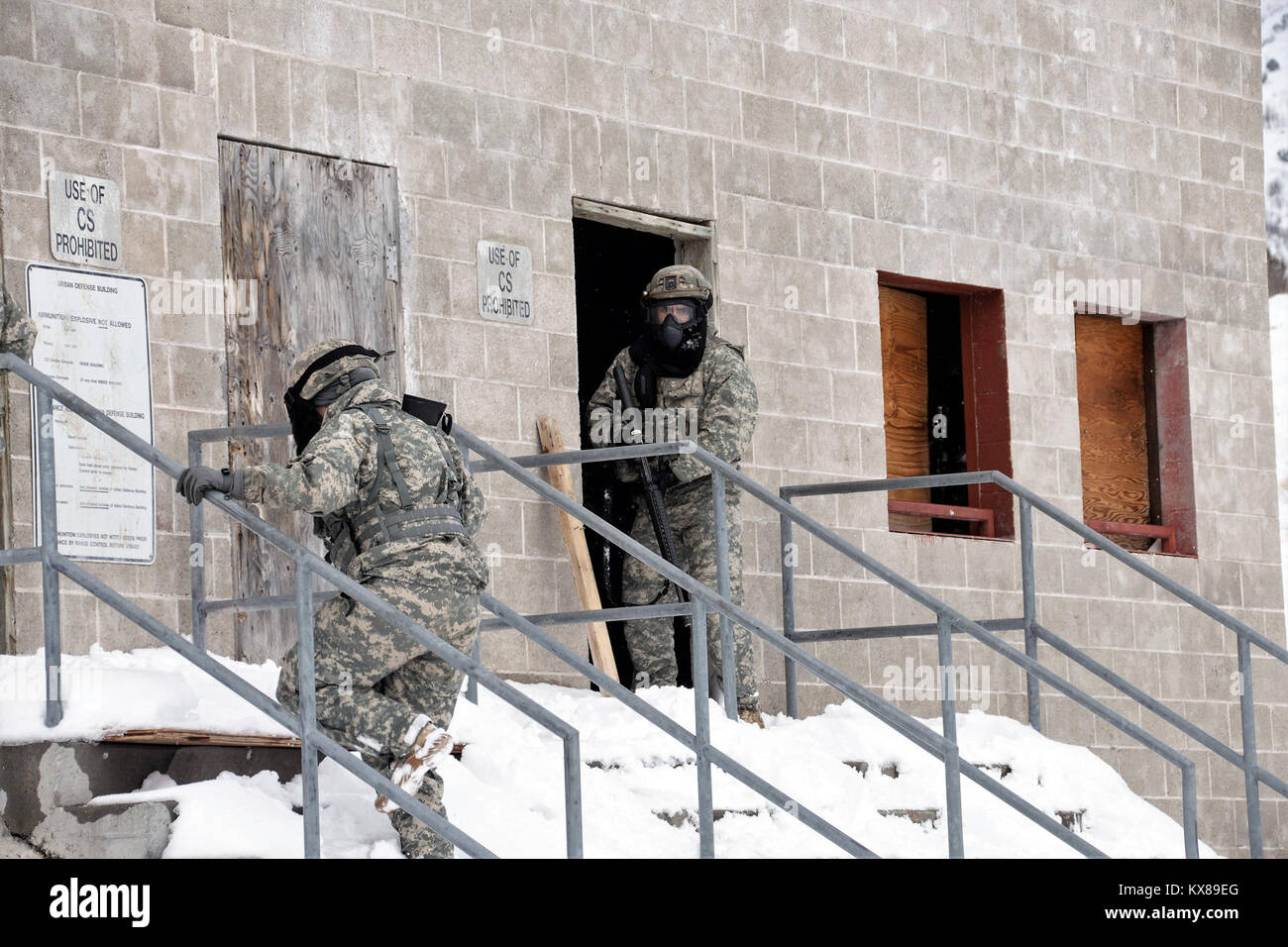 Plus de 150 étudiants sont venus d'un camp à William député il combat à travers les cours de formation sur le terrain agressif qui est fourni par le 640th RTI au Camp Williams, Utah le 24 janvier 2017. Banque D'Images