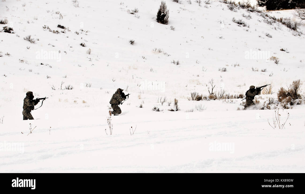 Plus de 150 étudiants sont venus d'un camp à William député il combat à travers les cours de formation sur le terrain agressif qui est fourni par le 640th RTI au Camp Williams, Utah le 24 janvier 2017. Banque D'Images