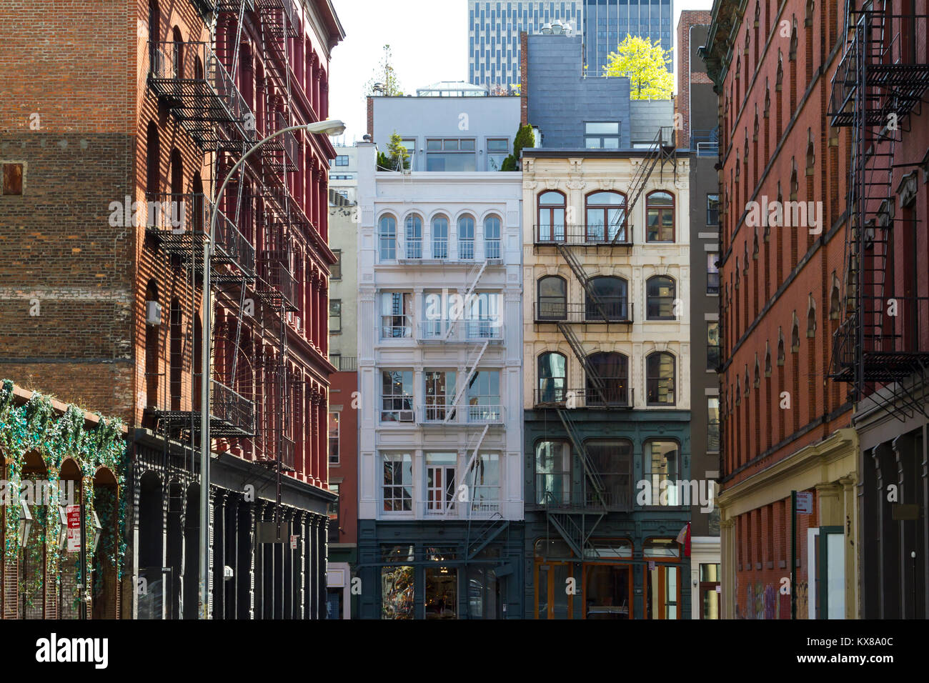 Les bâtiments historiques à l'intersection de Crosby et Howard Street, dans le quartier Soho de Manhattan, New York City NYC Banque D'Images