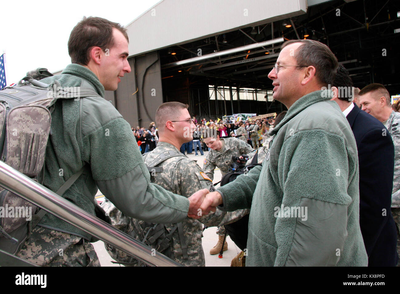 DRAPER, Utah - Les quelque 75 soldats de la Garde nationale de l'Utah's 144e Compagnie médicale de soutien de secteur, sera de retour à l'Utah dans leurs 12 mois de déploiement en Afghanistan via l'avion dimanche 20 mars, à 14 h 45, à la base de la Garde nationale aérienne de l'Utah à Salt Lake City. La mission de la 144e en Afghanistan a été de traiter les patients dans un hôpital/clinique et fournir l'appui et l'ambulance medevac dans un environnement de combat. Les militaires sont arrivés de l'étranger à Fort Lewis, Washington, plus tôt cette semaine, et ont été soumis à la démobilisation de la transformation. Banque D'Images