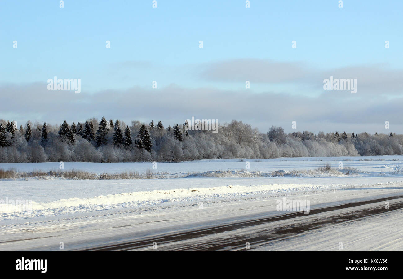 Froid et beau paysage d'hiver en Russie Banque D'Images