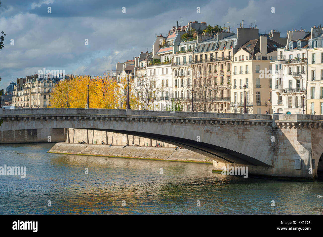 Ile SaintLouis, Paris à l'automne vue du Pont de la Tournelle et