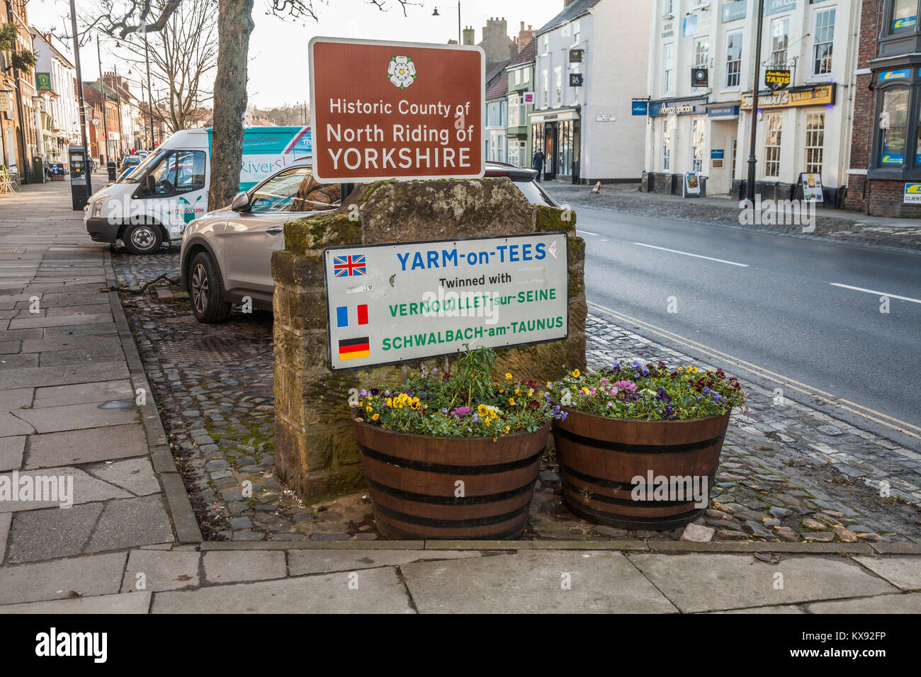 Des panneaux d'information sur l'entrée de la rue Haute, Yarm,Angleterre,UK Banque D'Images