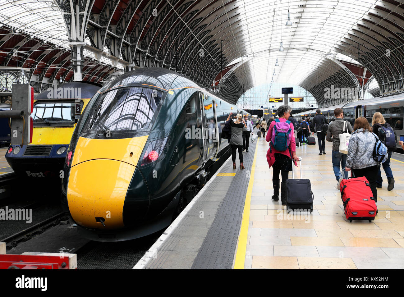 Great Western Railway Hitachi GWR classe 800 train à Paddington Station plate-forme à Londres Angleterre Royaume-Uni octobre 2017 KATHY DEWITT Banque D'Images