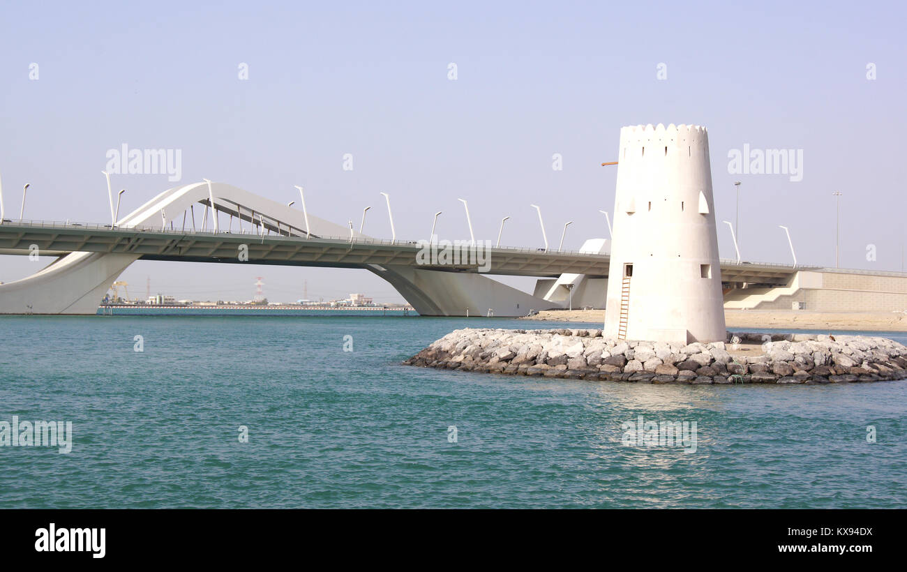 ABU DHABI, EMIRATS ARABES UNIS - Avril 2nd, 2014 : Horizontal tourné de Sheikh Zayed Bridge Banque D'Images