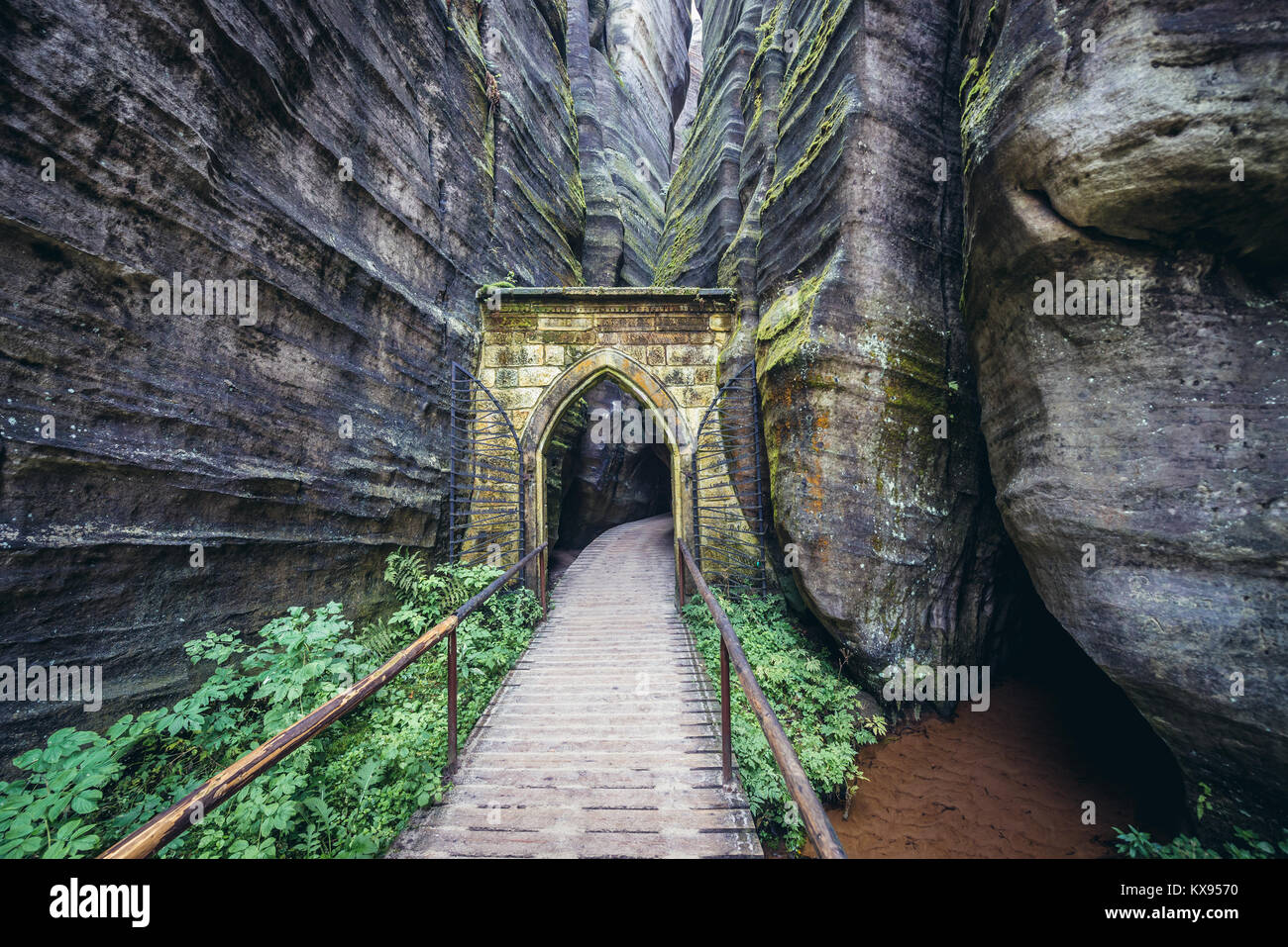 Entrée de l'ancienne ville de rock dans la réserve naturelle nationale des rochers près de Adrspach-Teplice Adrspach village de northeastern Bohemia République Tchèque, région Banque D'Images