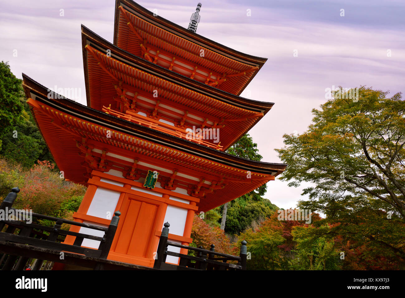 La photo artistique de Koyasu Kannon Koyasu déesse de la pagode où les femmes viennent demander de l'accouchement sans danger, au Temple Kiyomizu-dera temple bouddhiste à l'automne. Higa Banque D'Images