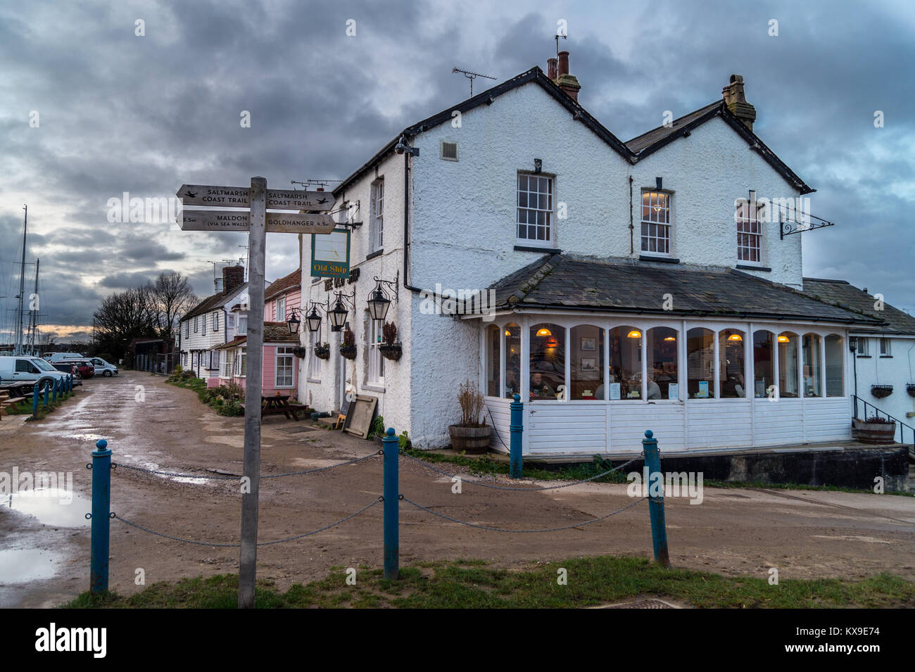 Le vieux bateau pub, Heybridge Basin, Maldon, Essex, Angleterre, RU Banque D'Images