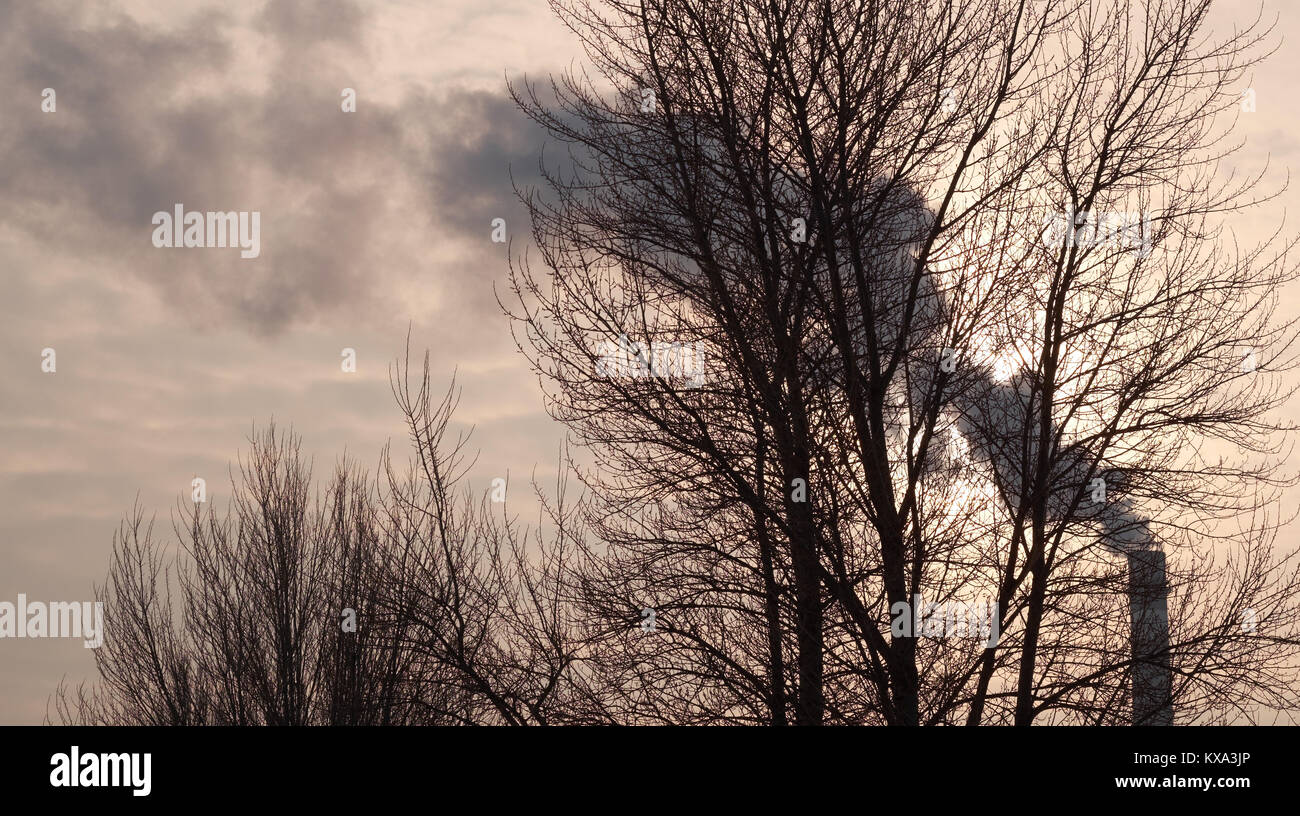 La pollution de l'air par pile avec la fumée acide Banque D'Images