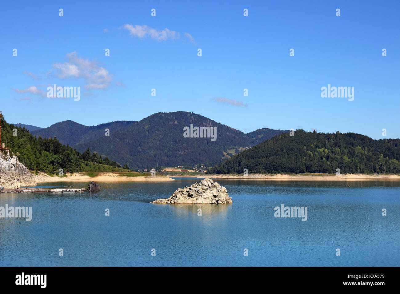 Le lac de Zaovine sur Tara mountain nature paysage Banque D'Images