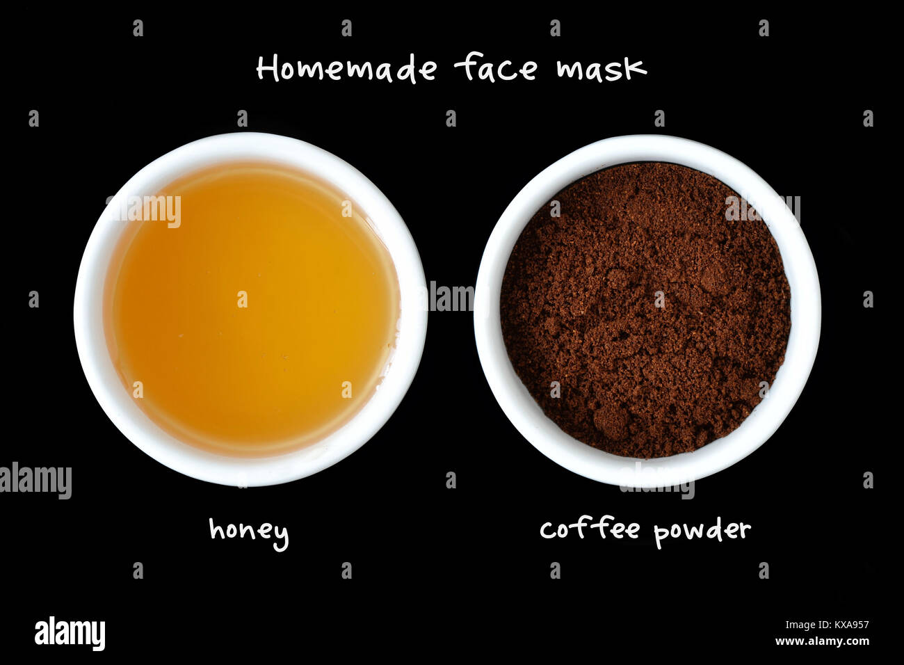 Masque visage fait maison composé de miel et de la poudre de café - Fond  noir Photo Stock - Alamy