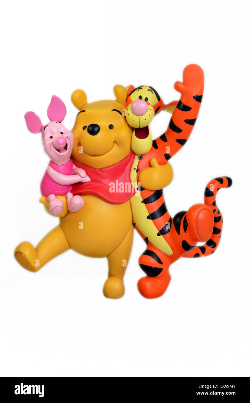 Studio Image De Winnie L Ourson Et Ses Amis Avec Un Arriere Plan Blanc Isole Photo Stock Alamy