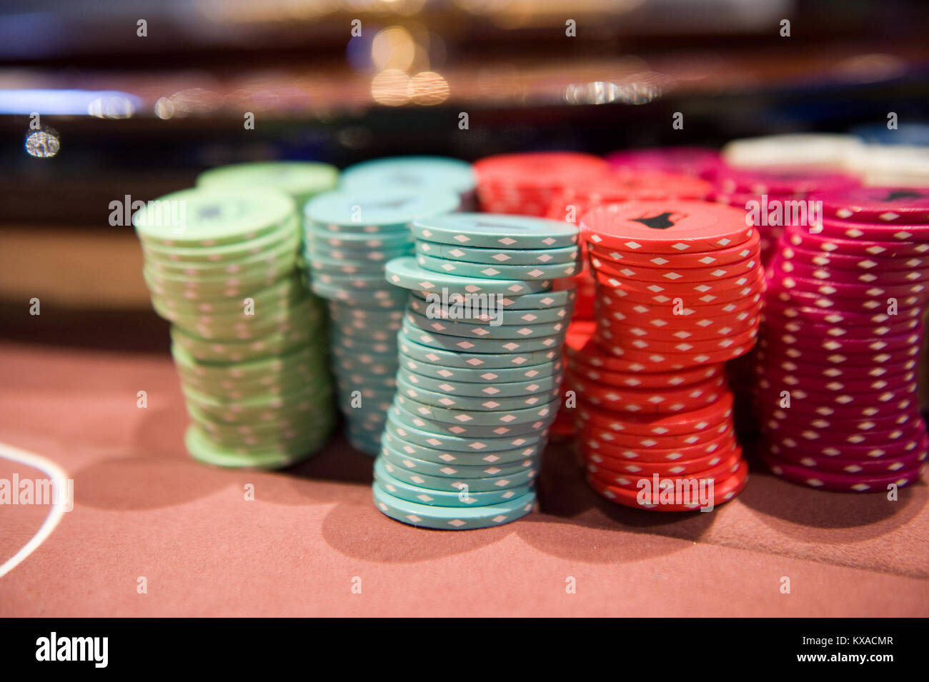 Poissons agrafés sur une table d'un casino Banque D'Images