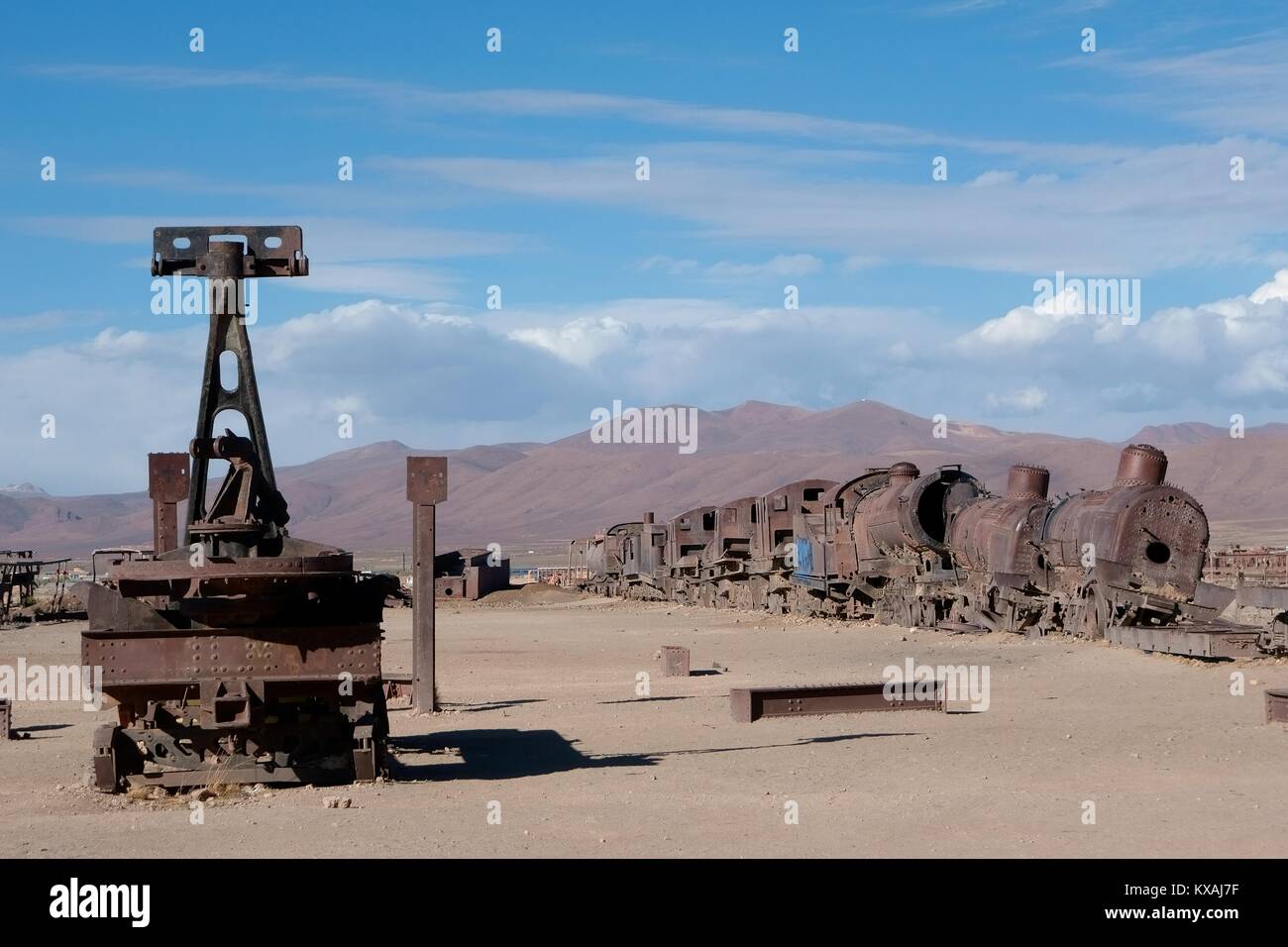 Train avec locomotive à vapeur au cimetière de fer, Uyuni, Potosi, Bolivie Banque D'Images