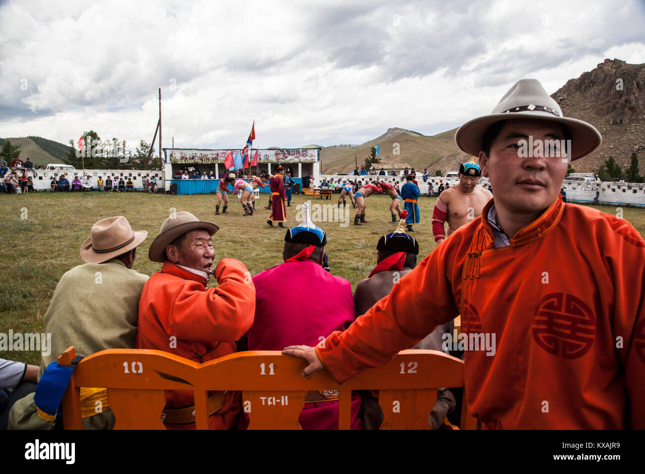 Match de lutte des juges. Un match de lutte est l'une des attractions principales de Lantern Festival annuel. Seuls les hommes participent au match de lutte portant sh Banque D'Images