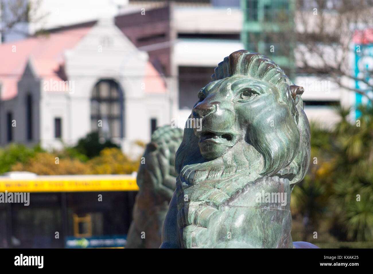 Wellington, Nouvelle-Zélande - 28 septembre, 2015 : Lion de Bronze à la base de l'Édifice Wellington cénotaphe situé sur l'intersection de Lambton Quay et Bowe Banque D'Images