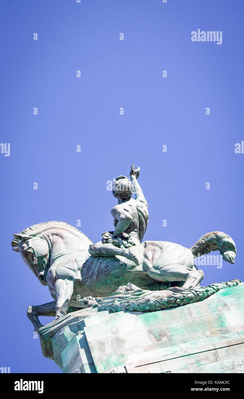 Wellington, Nouvelle-Zélande - 28 septembre, 2015 : Close up image of 'Va à la paix" une figure de bronze à cheval sur le dessus du cénotaphe situé sur l'int Banque D'Images