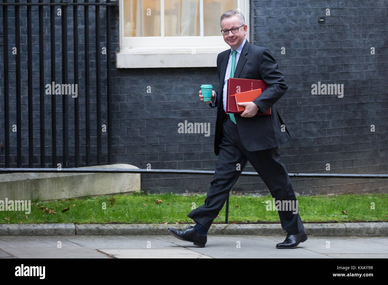 Londres, Royaume-Uni. Jan 9, 2018. Michael Gove, Secrétaire d'Etat à l'environnement, de l'Alimentation et des Affaires rurales, arrive au 10 Downing Street pour la première réunion du Cabinet depuis le remaniement ministériel de la veille par le Premier ministre Theresa May. Credit : Mark Kerrison/Alamy Live News Banque D'Images