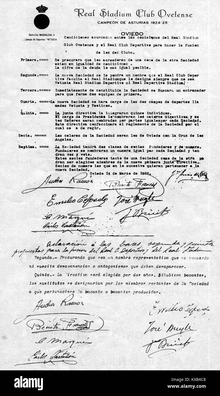 Le club de football Real Oviedo a été fondé en 1926 à la suite d'une fusion, marquant un événement important dans l'histoire du football espagnol. Banque D'Images