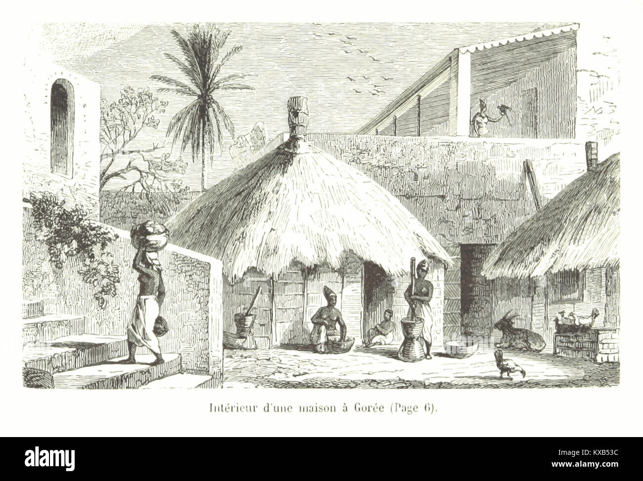 Vue intérieure d'une maison sur l'île de Gorée, au Sénégal, reflétant l'architecture historique, le design résidentiel et la vie quotidienne liée à la traite transatlantique des esclaves. Banque D'Images