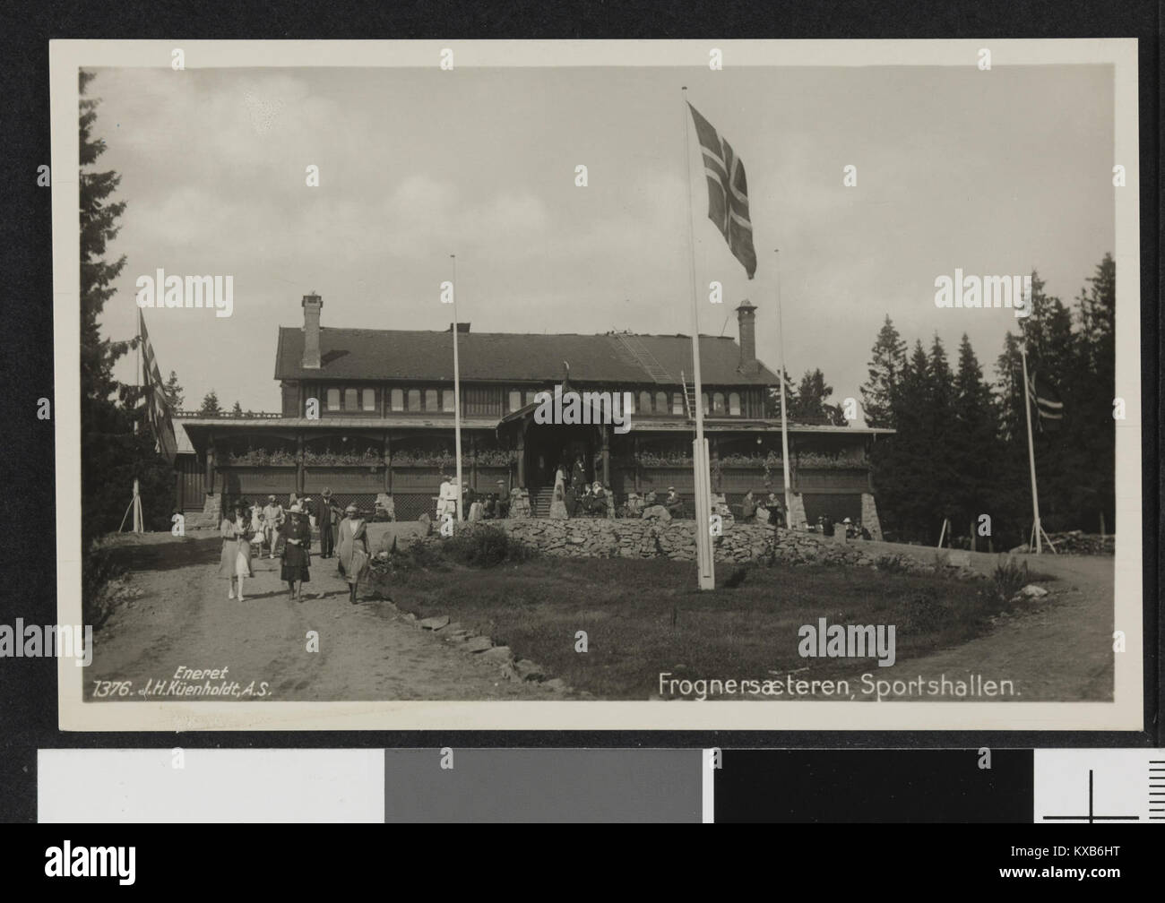 Cette photographie montre Sportshallen à Frognersæteren, Norvège, représentant le bâtiment de la salle de sport et ses environs, prise en 2015. Banque D'Images