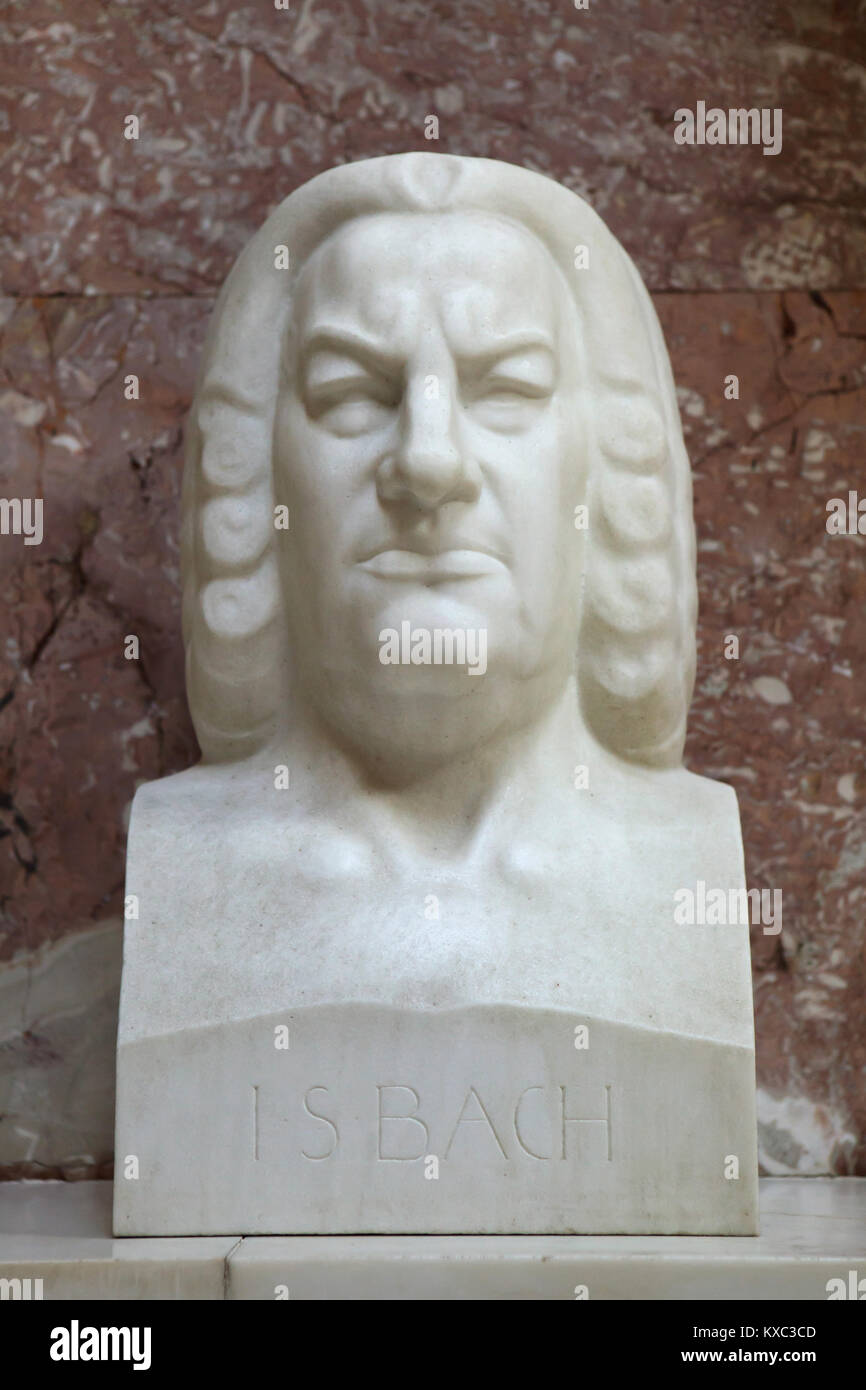 Compositeur et musicien allemand Johann Sebastian Bach. Buste en marbre par le sculpteur allemand Fritz Behn (1916) sur l'affichage dans le hall de gloire dans le mémorial Walhalla près de Ratisbonne en Bavière, Allemagne. Banque D'Images