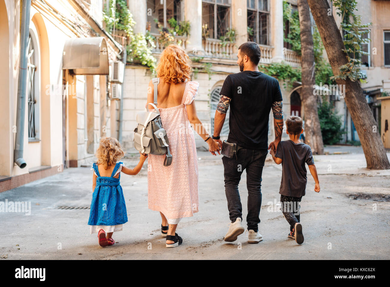 Beaux parents et leurs petits enfants Banque D'Images