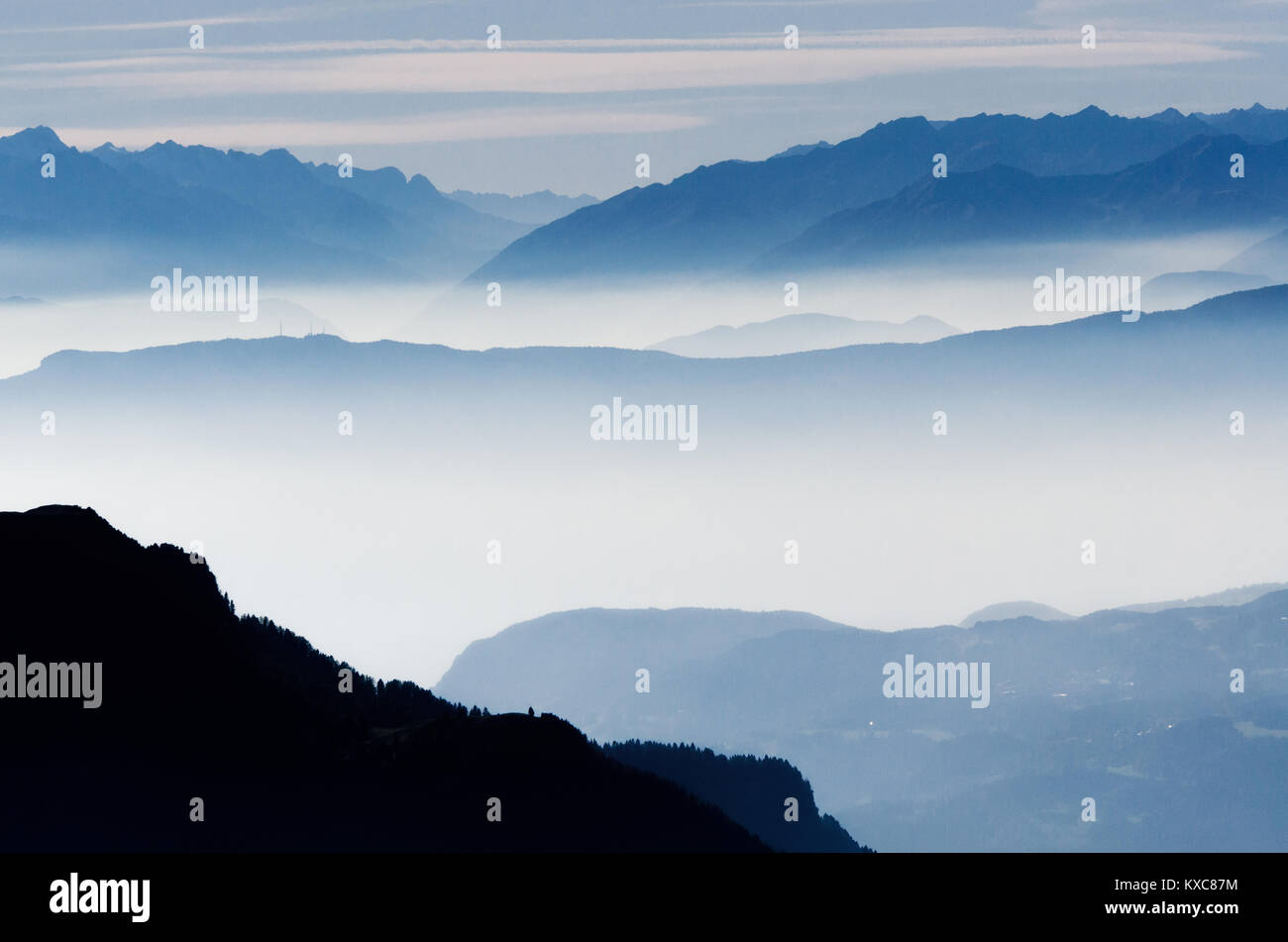 Montagnes et collines en ligne de Seceda, Alpes, Italie. Vue de dessus Banque D'Images