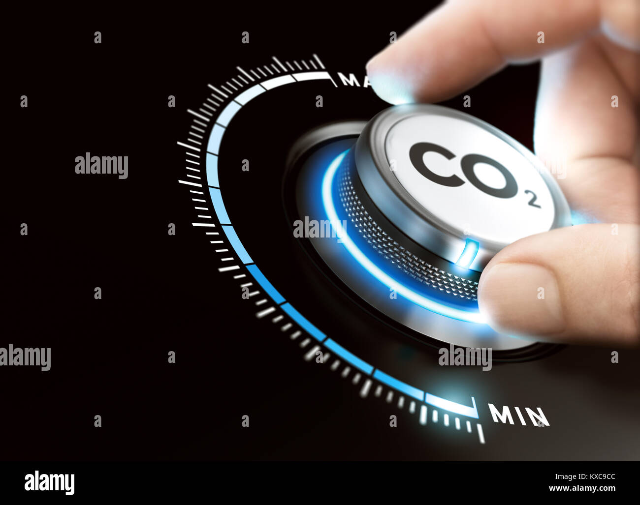 L'homme tournant un bouton de CO2 pour réduire les émissions. La réduction des émissions de CO2 ou dépose concept. Image composite entre une main et la photographie 3D un backgroun Banque D'Images L'homme tournant un bouton de CO2 pour réduire les émissions. La réduction des émissions de CO2 ou dépose concept. Image composite entre une main et la photographie 3D un backgroun Banque D'Images