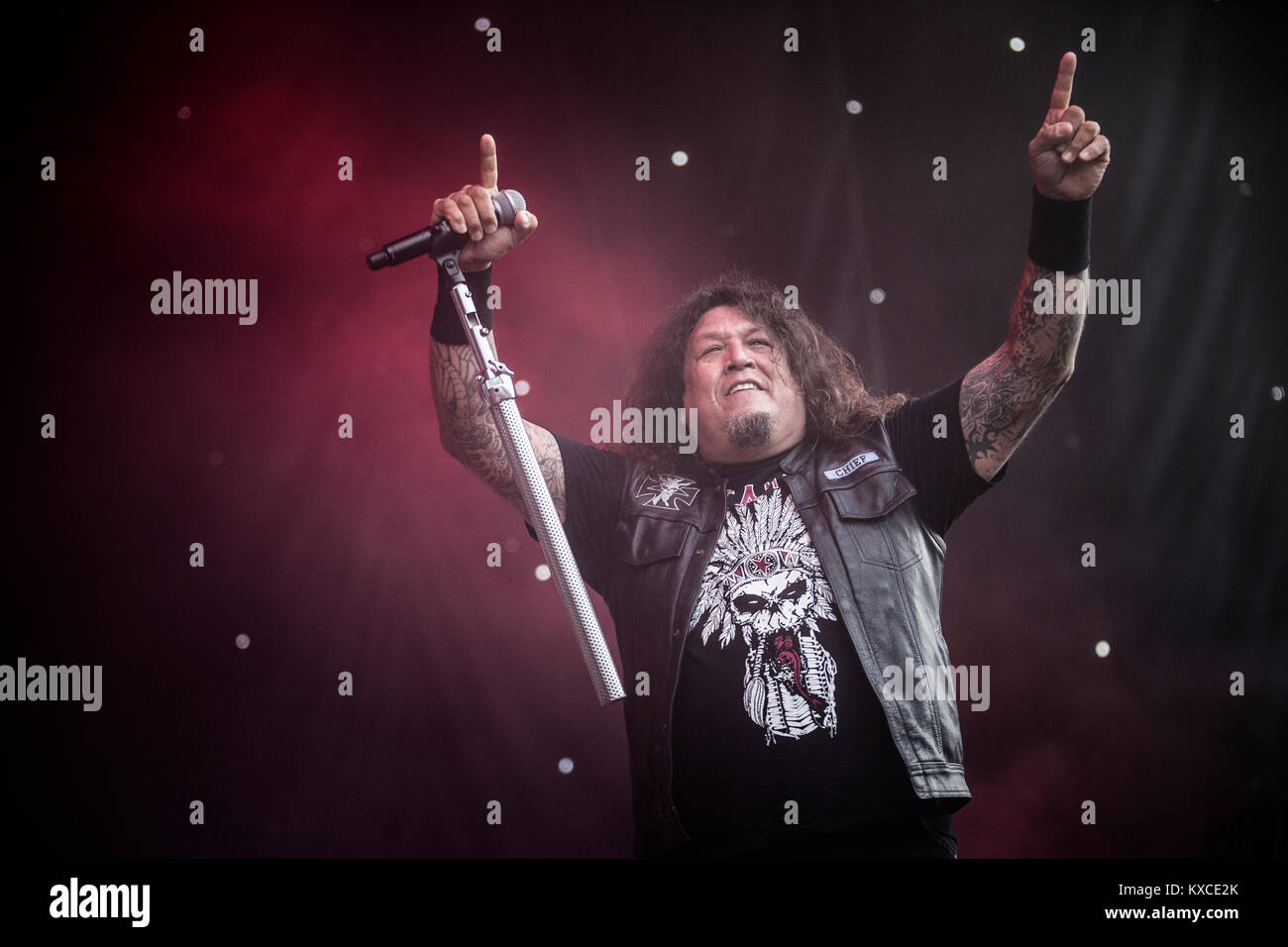 Le groupe de trash métal américain Testament effectue un concert live au festival de heavy metal danois Copenhell 2013 à Copenhague. Testament est souvent considéré comme l'un des bandes les plus populaires de la scène heavy metal des années 80 et ici chanteur Chuck Billy est représenté sur scène. Danemark 15/06 2013. Banque D'Images Le groupe de trash métal américain Testament effectue un concert live au festival de heavy metal danois Copenhell 2013 à Copenhague. Testament est souvent considéré comme l'un des bandes les plus populaires de la scène heavy metal des années 80 et ici chanteur Chuck Billy est représenté sur scène. Danemark 15/06 2013. Banque D'Images