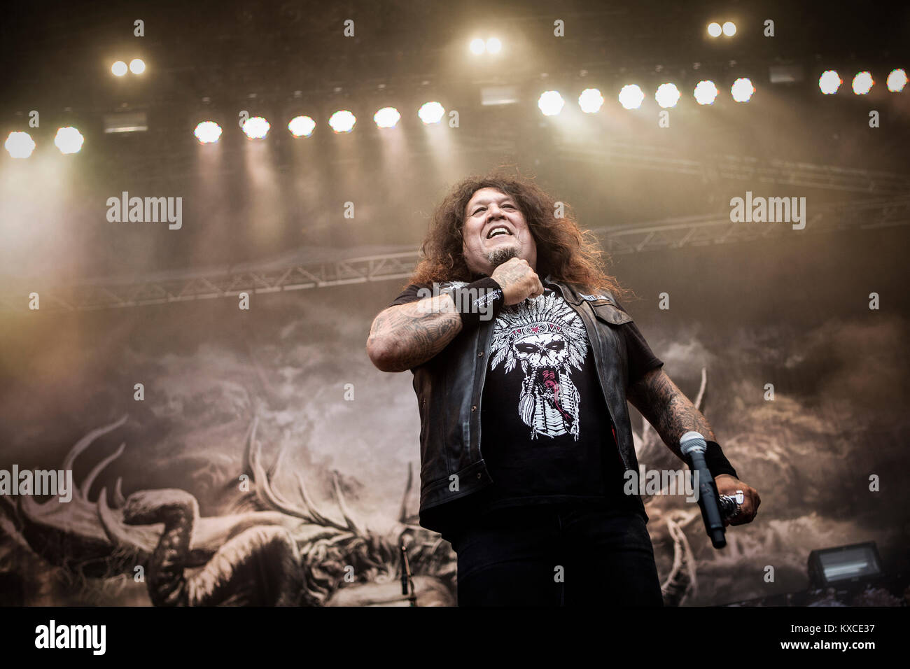 Le groupe de trash métal américain Testament effectue un concert live au festival de heavy metal danois Copenhell 2013 à Copenhague. Testament est souvent considéré comme l'un des bandes les plus populaires de la scène heavy metal des années 80 et ici chanteur Chuck Billy est représenté sur scène. Danemark 15/06 2013. Banque D'Images Le groupe de trash métal américain Testament effectue un concert live au festival de heavy metal danois Copenhell 2013 à Copenhague. Testament est souvent considéré comme l'un des bandes les plus populaires de la scène heavy metal des années 80 et ici chanteur Chuck Billy est représenté sur scène. Danemark 15/06 2013. Banque D'Images