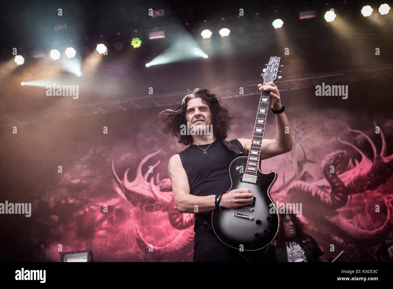 Le groupe de trash métal américain Testament effectue un concert live au festival de heavy metal danois Copenhell 2013 à Copenhague. Testament est souvent considéré comme l'un des bandes les plus populaires de la scène heavy metal des années 80 et ici le guitariste Alex Skolnick est représenté sur scène. Danemark 15/06 2013. Banque D'Images Le groupe de trash métal américain Testament effectue un concert live au festival de heavy metal danois Copenhell 2013 à Copenhague. Testament est souvent considéré comme l'un des bandes les plus populaires de la scène heavy metal des années 80 et ici le guitariste Alex Skolnick est représenté sur scène. Danemark 15/06 2013. Banque D'Images