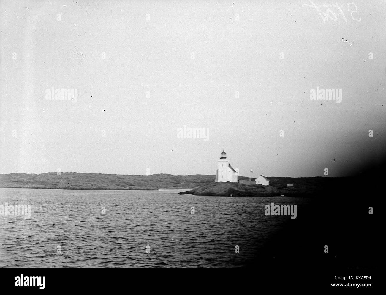 La mention fait référence à une photographie de l'emplacement de Støtt dans la municipalité de Meløy, comté de Nordland, Norvège, avec l'identifiant S-1602U3 048. L'image montre probablement le village ou le cadre naturel dans le paysage côtier norvégien. Banque D'Images