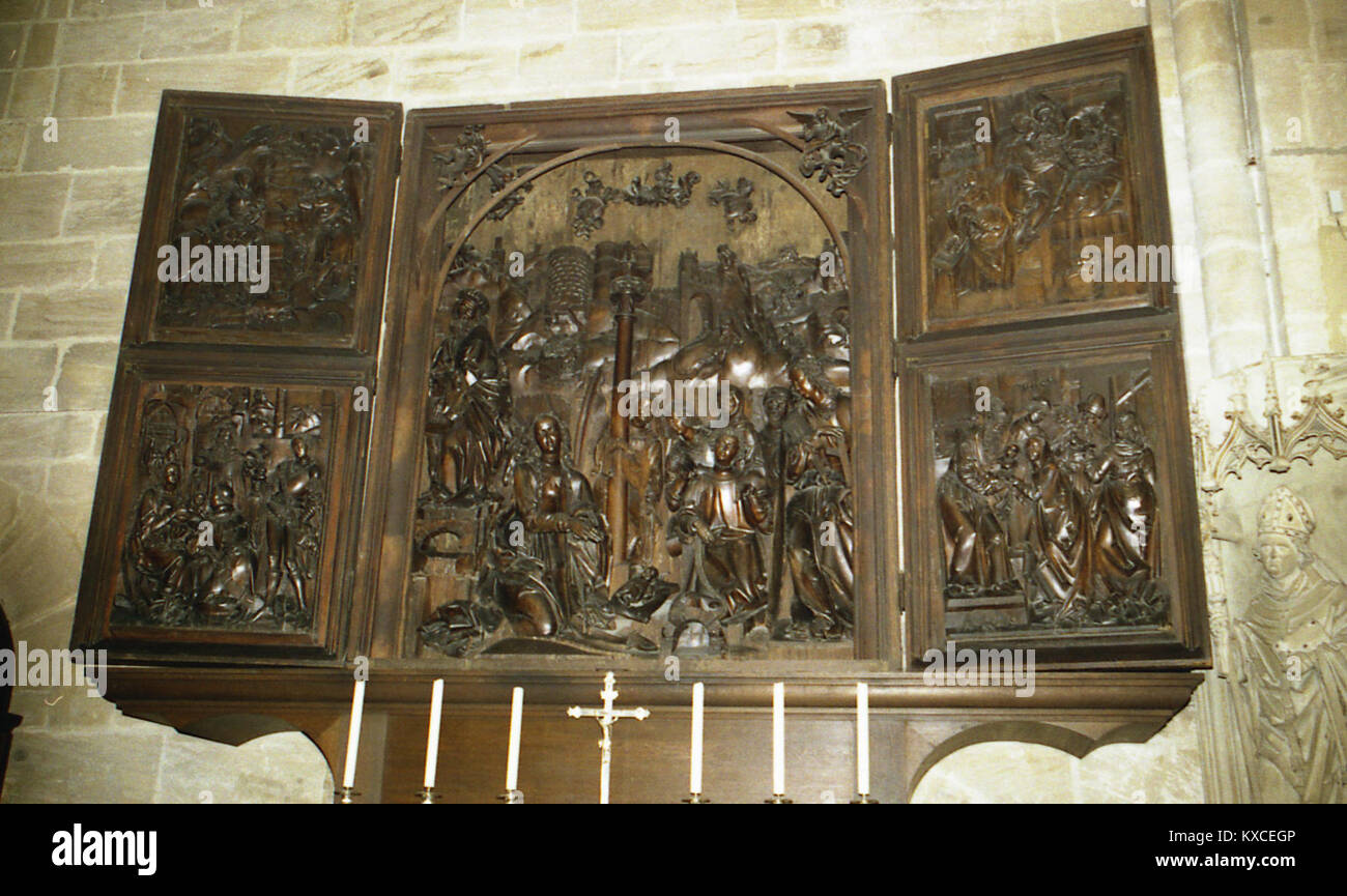 L'autel Veit-Stoß est un retable renommé dans le style gothique, situé dans l'église de la Marie à Kraków, en Pologne. C'est une œuvre d'art importante de la fin du moyen âge, mettant en valeur l'iconographie religieuse. Banque D'Images