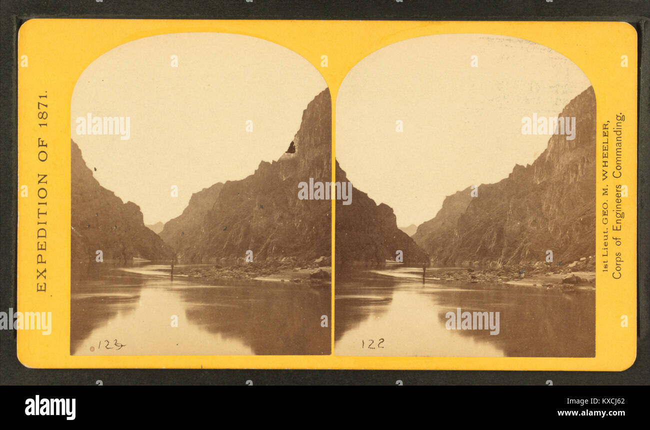 Une photographie du XIXe siècle de Timothy H. O'Sullivan représentant le paysage spectaculaire du Black Canyon. L'image présente des formations rocheuses imposantes, des falaises abruptes et la profondeur du terrain naturel de l'Ouest américain, représentant les premières photographies de paysages de l'histoire des États-Unis. Banque D'Images