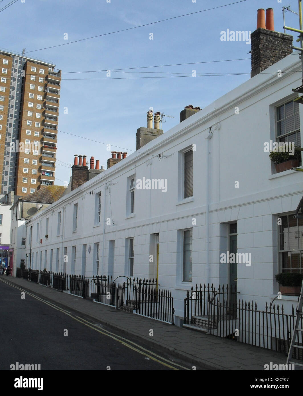 Un groupe de maisons mitoyennes situées du 30 au 37 Kensington place, Brighton, en Angleterre, reconnues pour leur style architectural du XIXe siècle et leur inclusion dans le registre images of England. Banque D'Images