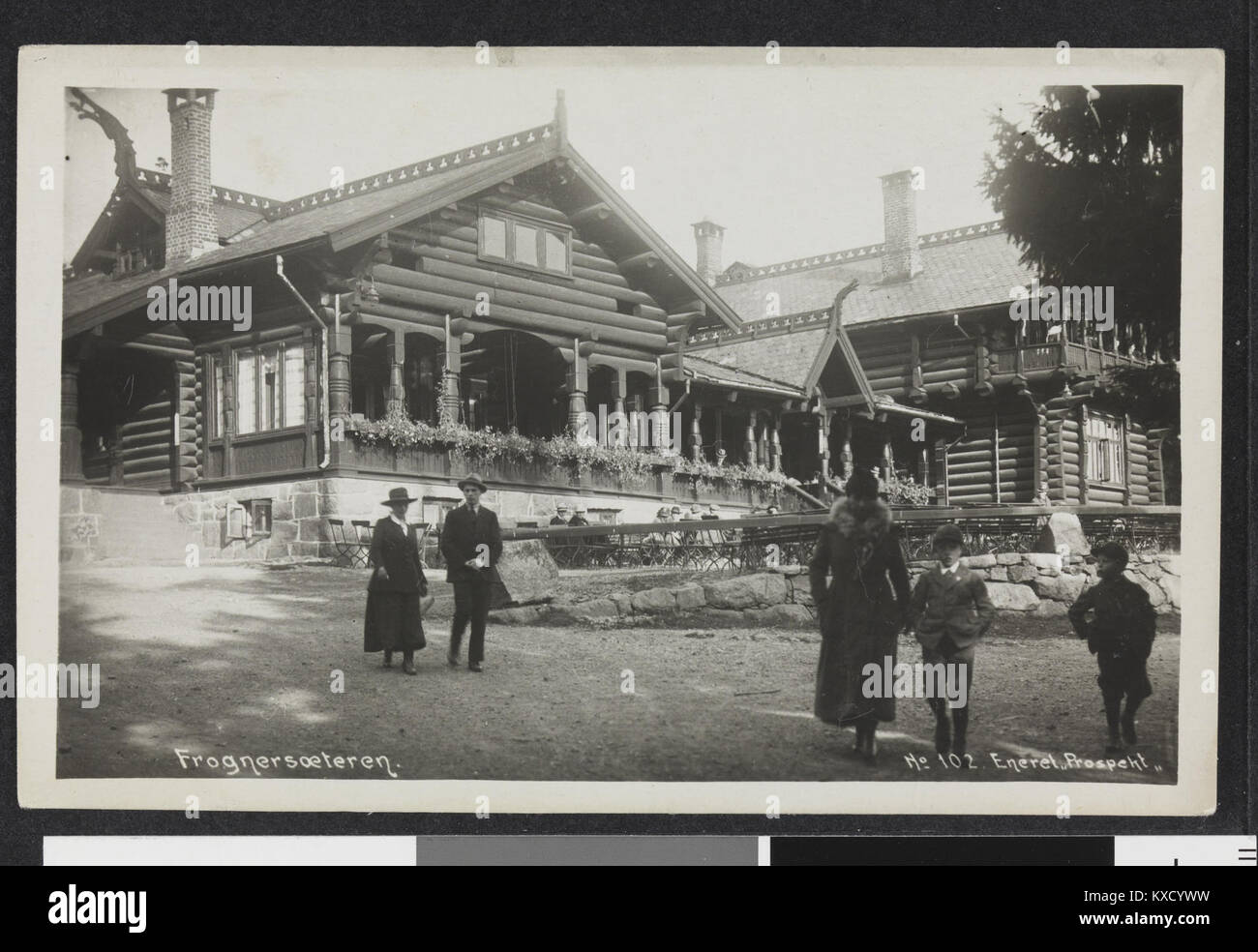 Une photographie de 2015 de Frognersæteren, Norvège, montrant un paysage montagneux ou rural avec un environnement naturel, des sentiers et de la végétation. Banque D'Images