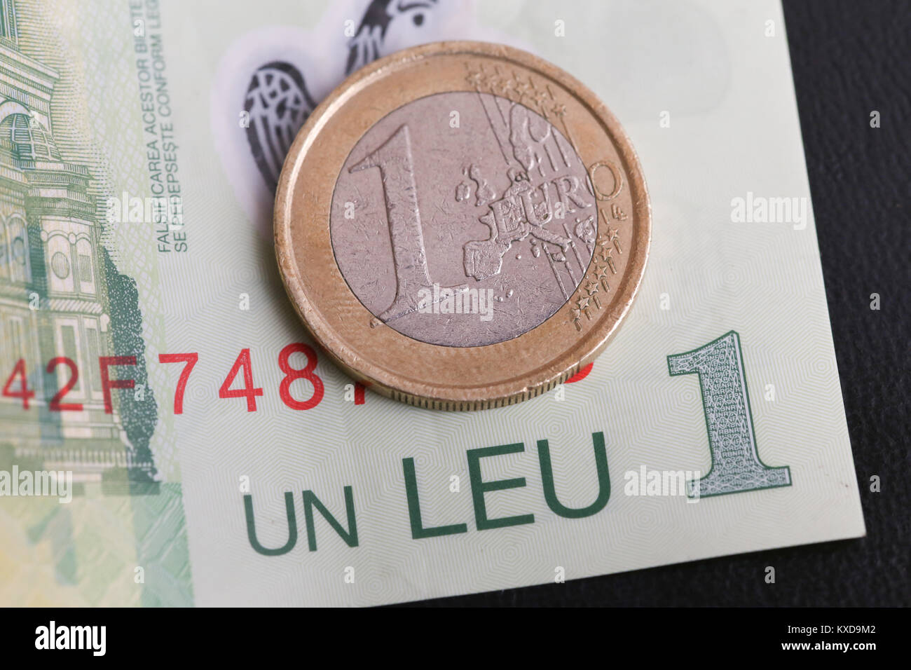 1 pièce en euro plus de 1 leu RON Loi Banque D'Images