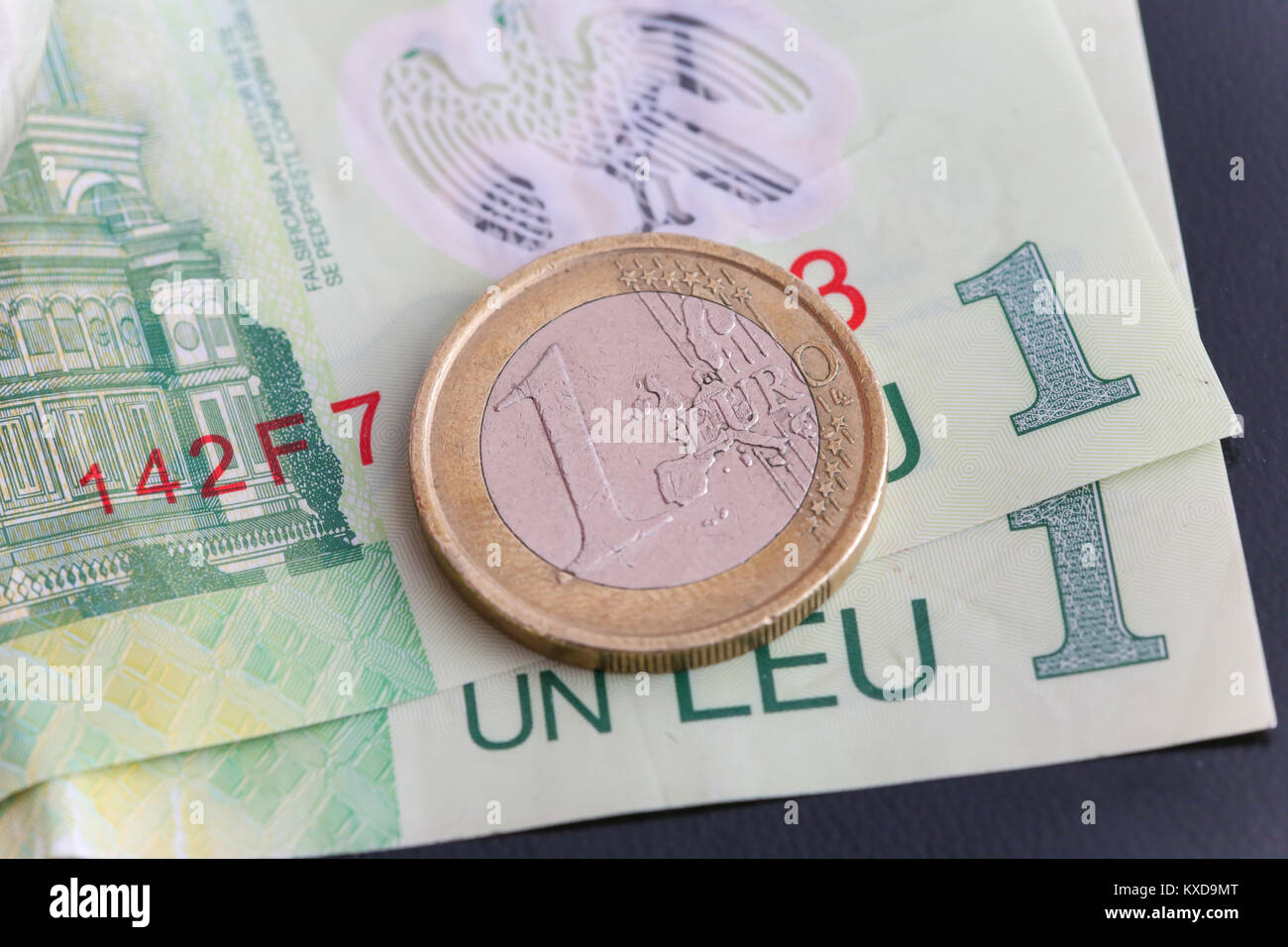 Pièce de 1 euro sur 1 projets de RON Leu Banque D'Images