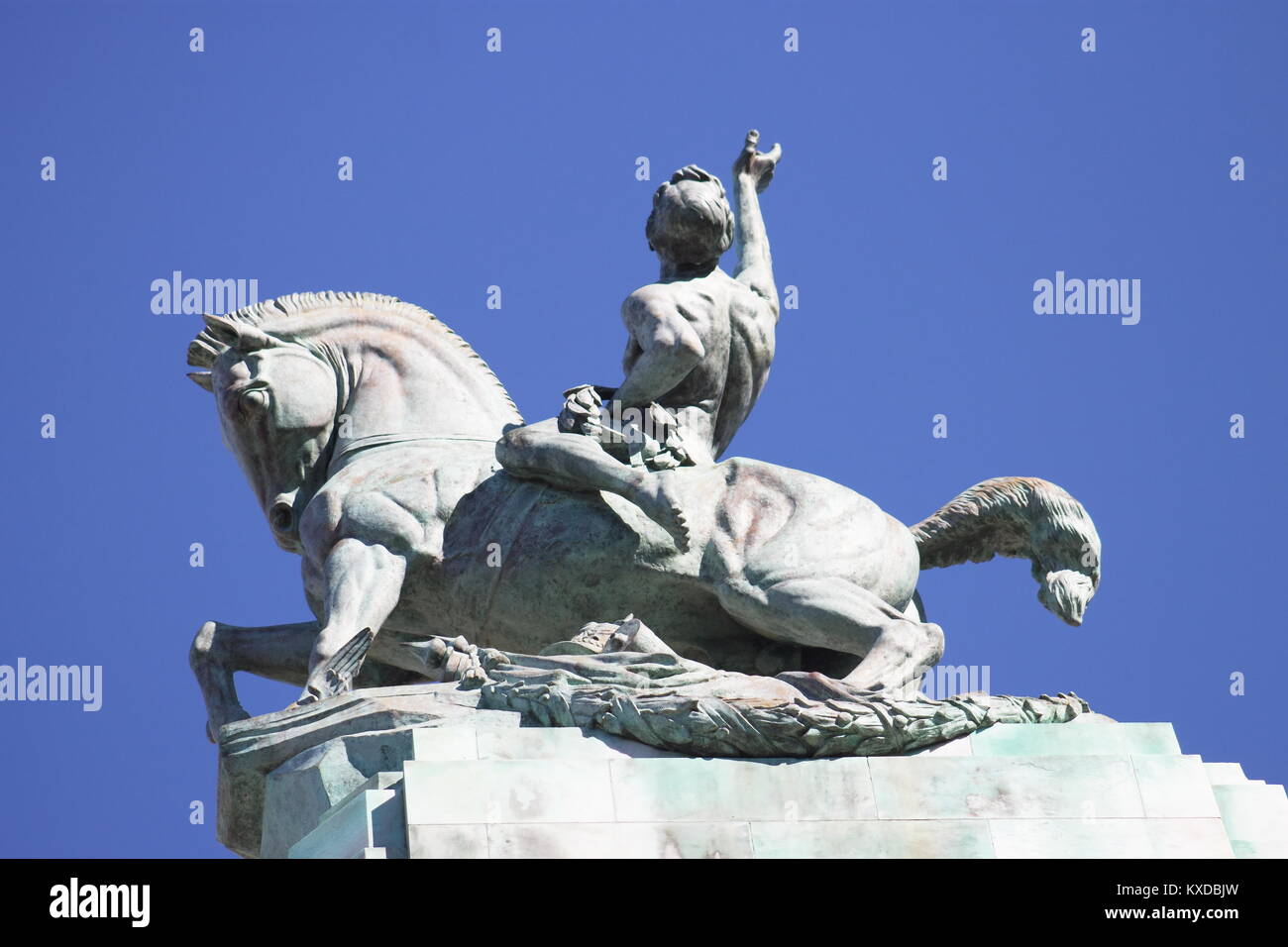 Wellington, Nouvelle-Zélande - 28 septembre, 2015 : Close up image of 'Va à la paix" une figure de bronze à cheval sur le dessus du cénotaphe situé sur l'int Banque D'Images