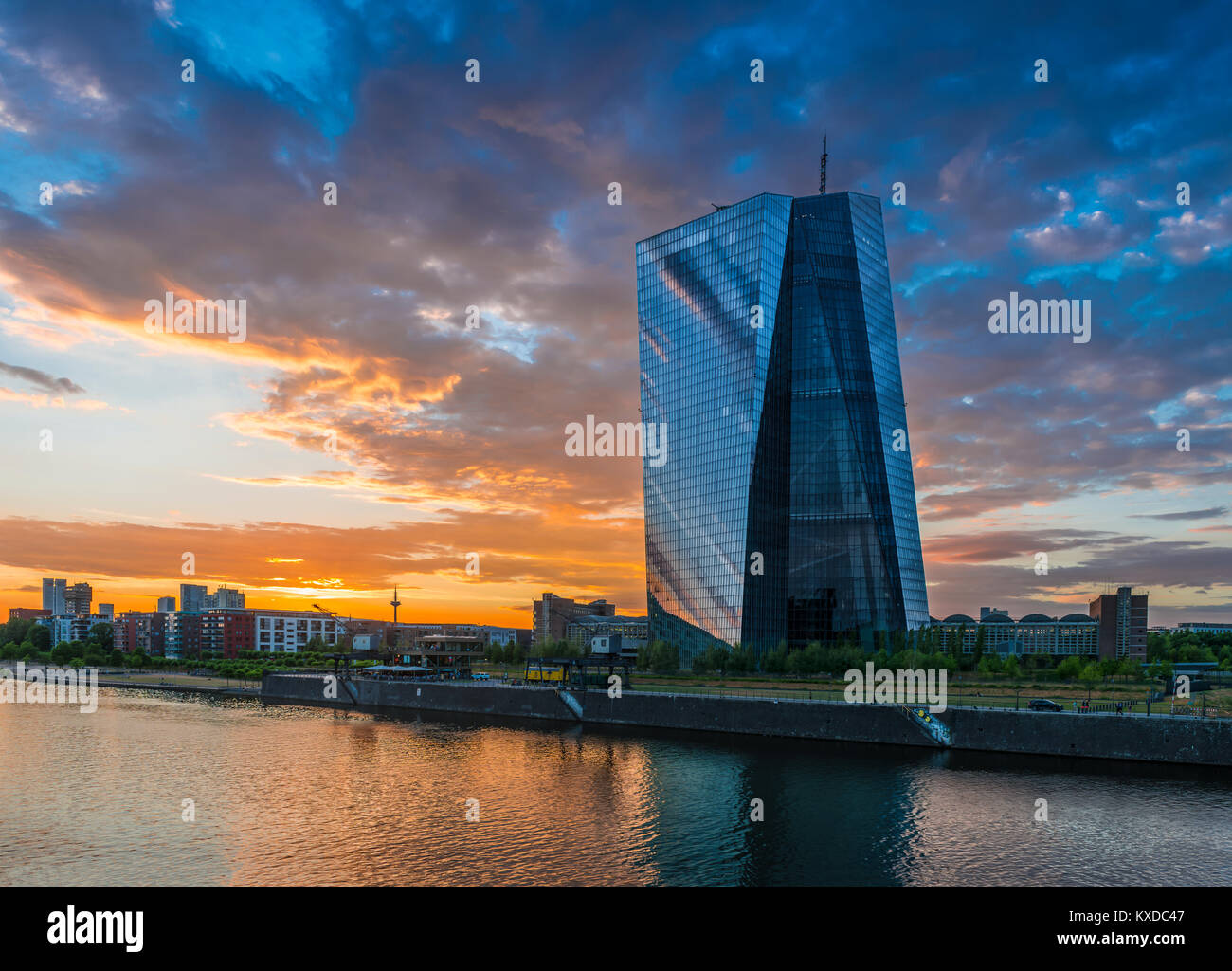 Banque centrale européenne, BCE, au coucher du soleil,Deutschherrnbrücke,Frankfurt am Main, Hesse, Allemagne Banque D'Images